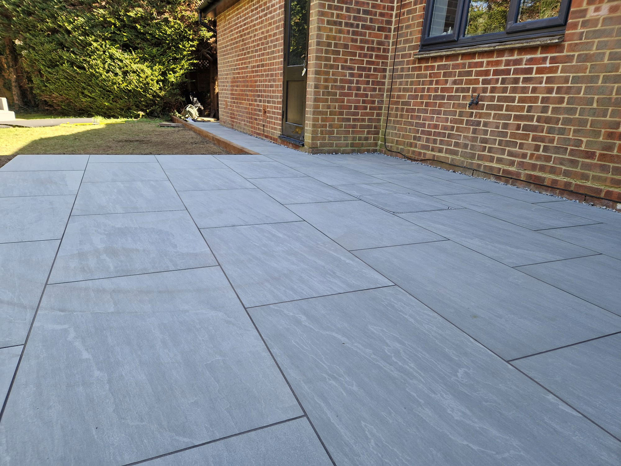 Porcelain Patios by Perfect Landscapes, Yateley