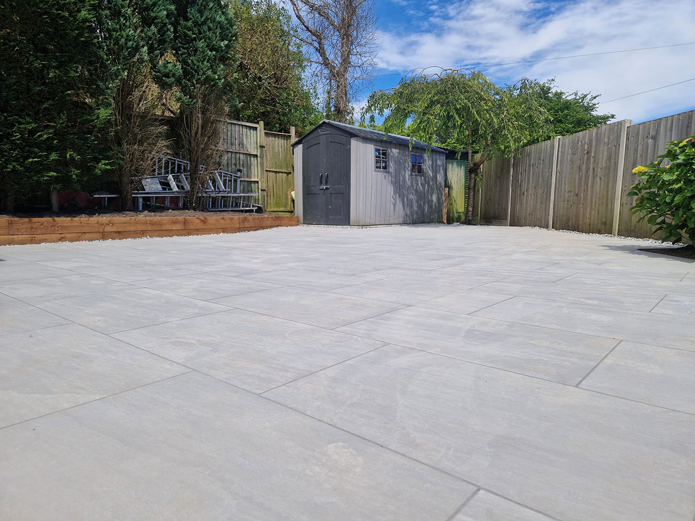 Porcelain Patios by Perfect Landscapes, Yateley