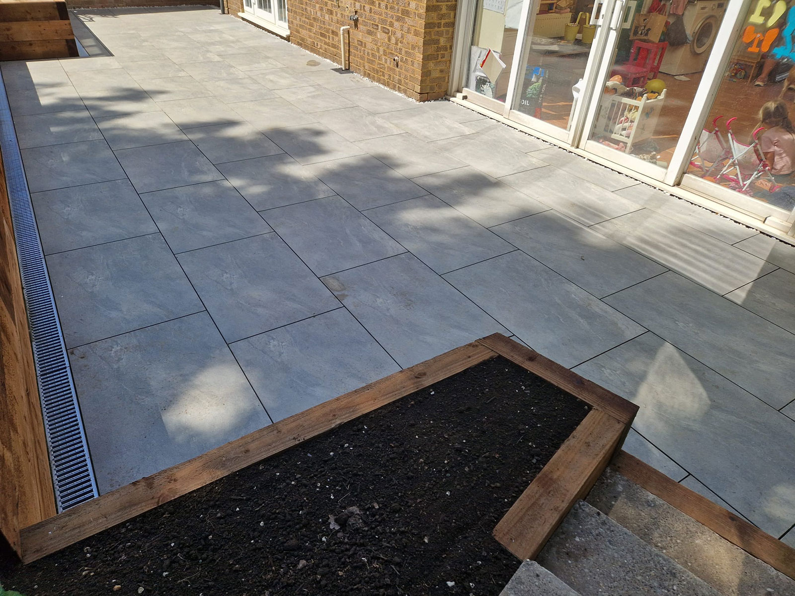 Porcelain Patios by Perfect Landscapes, Yateley