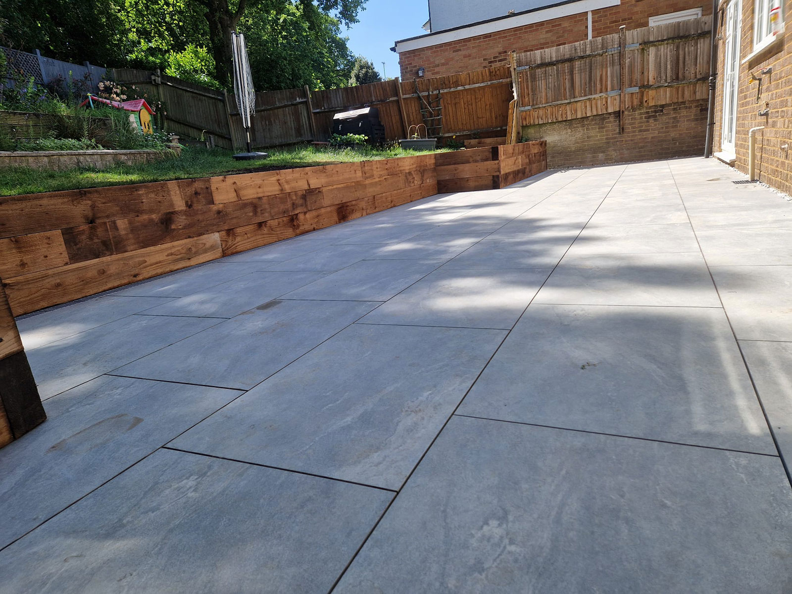 Porcelain Patios by Perfect Landscapes, Yateley
