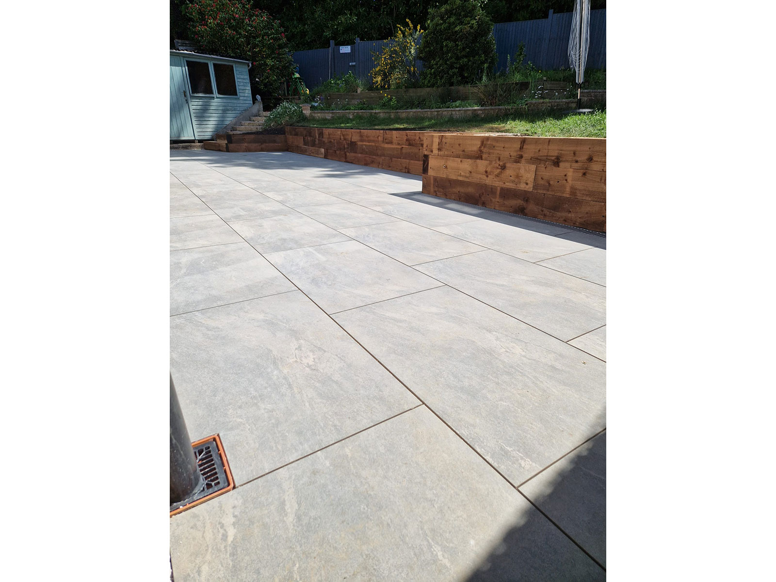 Porcelain Patios by Perfect Landscapes, Yateley