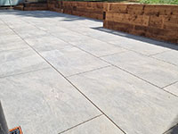 Porcelain patios by Perfect Landscapes, Yateley 