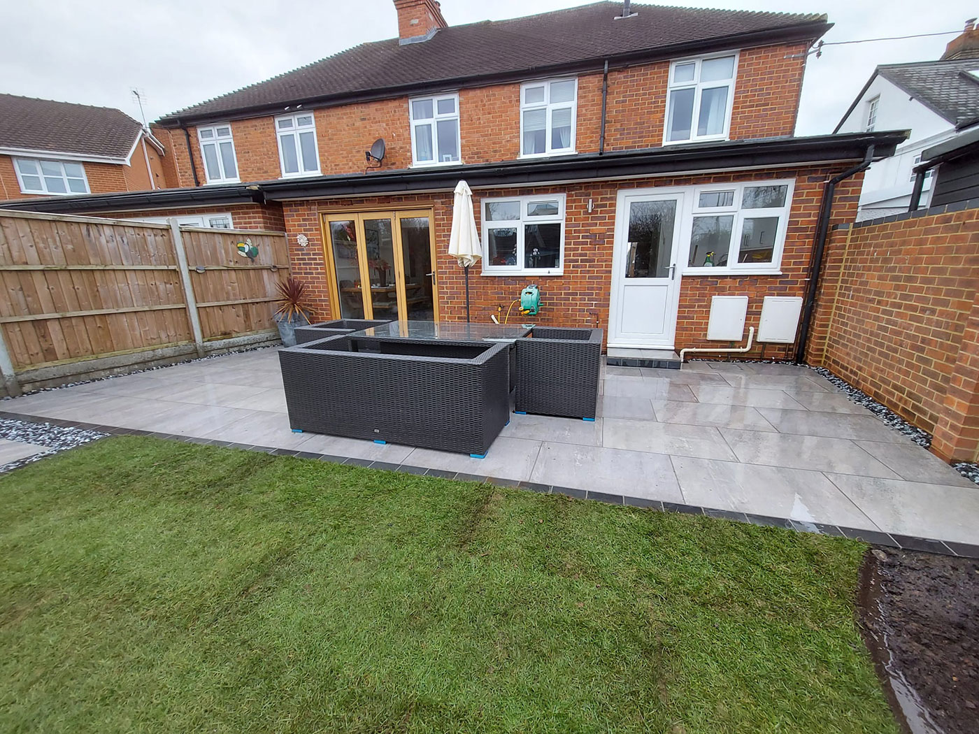 Porcelain Patios by Perfect Landscapes, Yateley