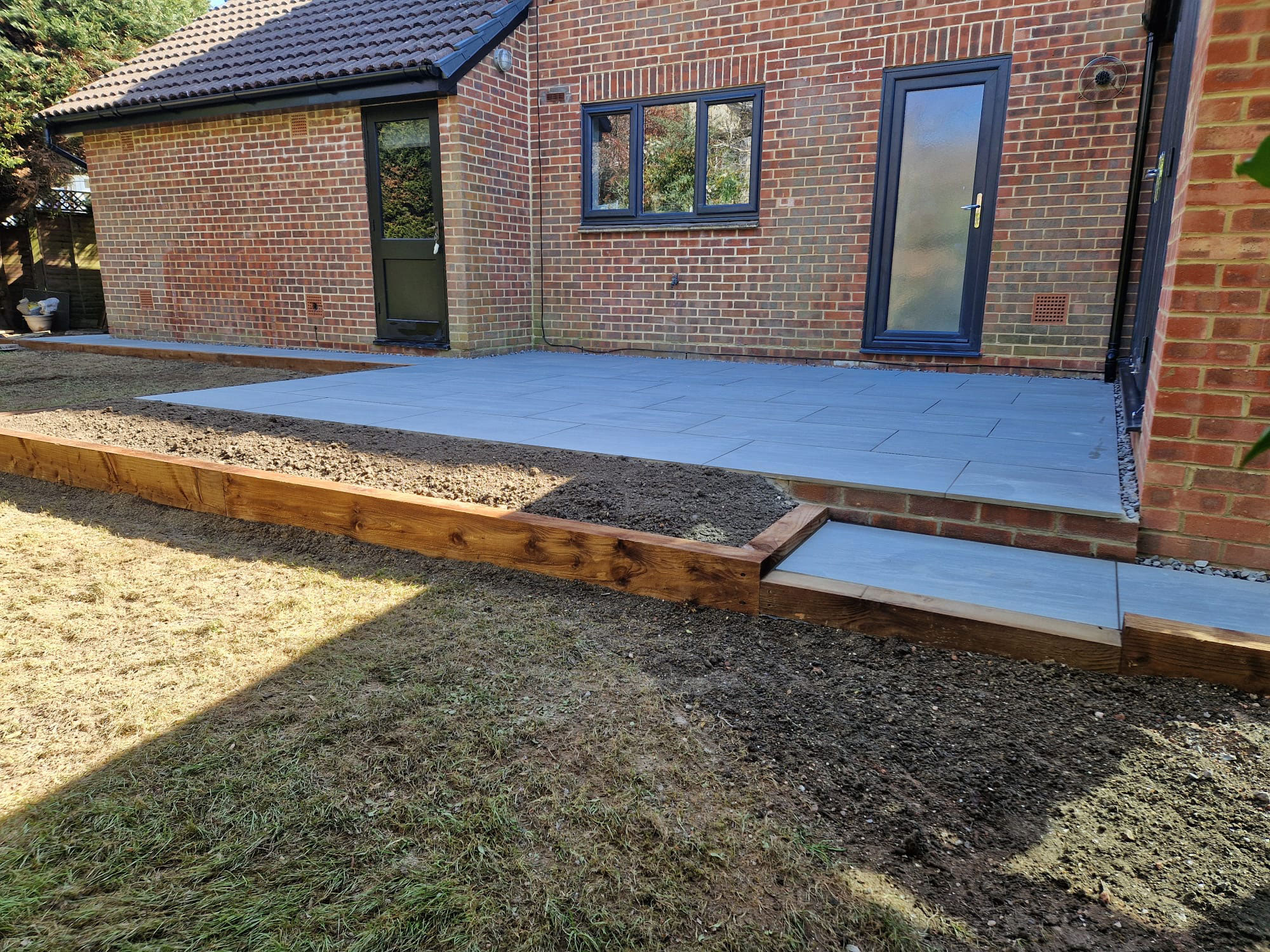 Porcelain Patios by Perfect Landscapes, Yateley